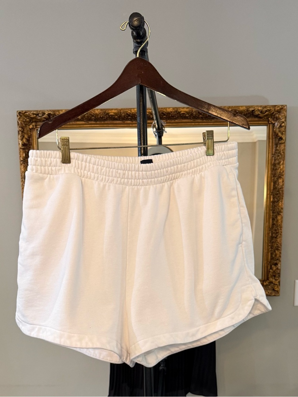 GAP White Athletic Elastic-Waist Shorts